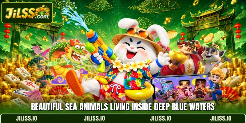 Beautiful sea animals living inside deep blue waters